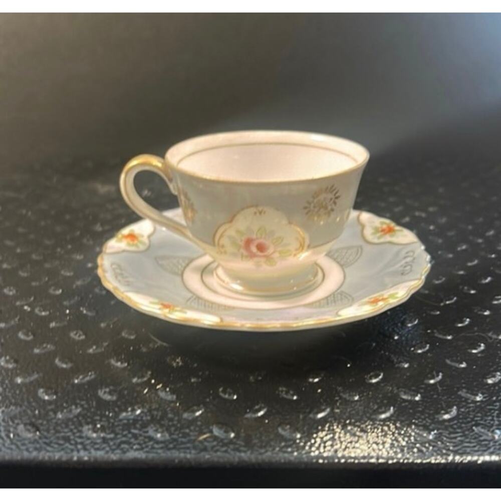 1046. Mini Tea Cup and Saucer